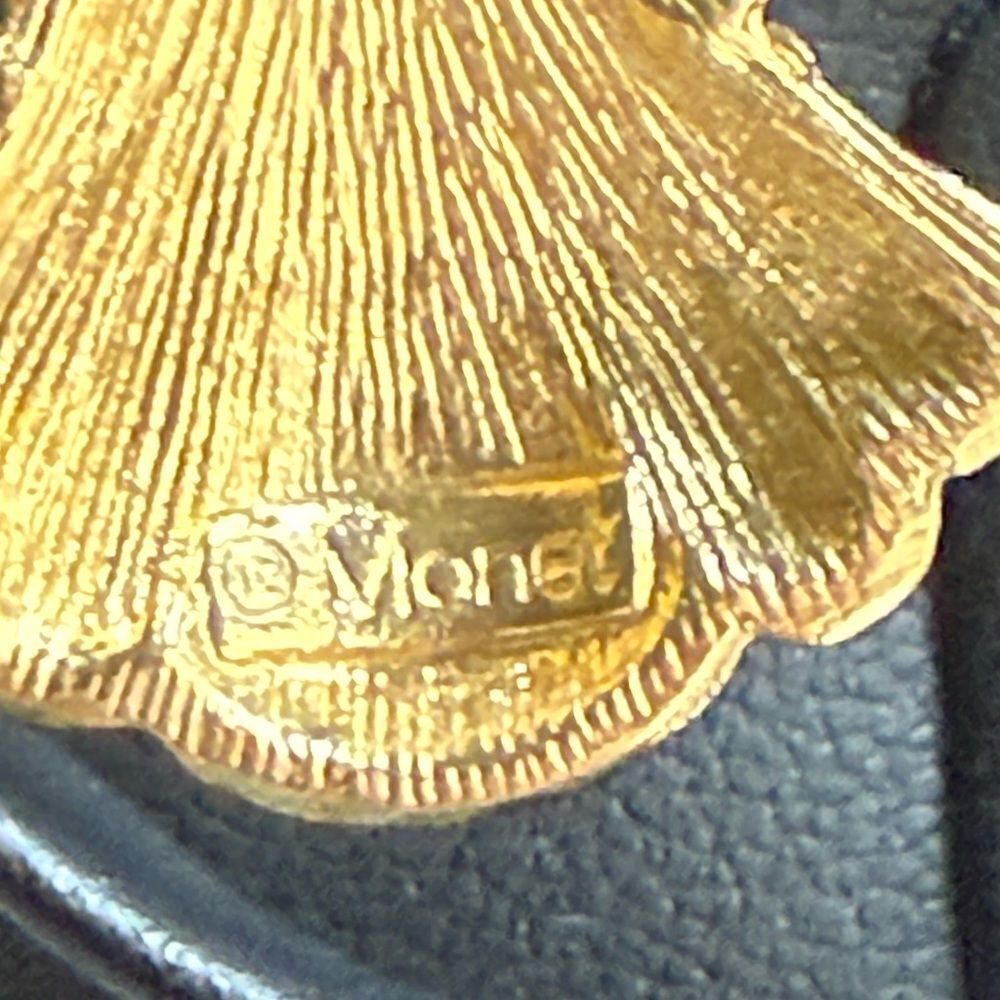 Vintage Monet Rare Runway Necklace with Faux Moonstone & Textured Gilt Seashells - Picture 7 of 7